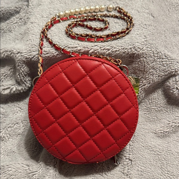 Badgley Mischka Red Quilted Circle Crossbody Bag - Picture 7 of 8